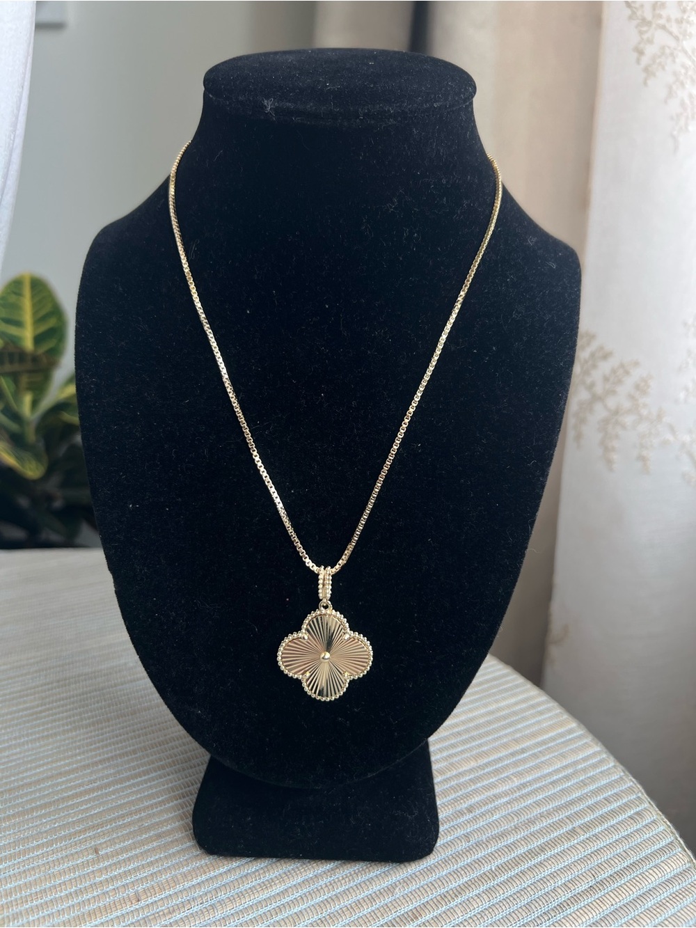 Large Gold single Clover with round center accent Pendant Necklace